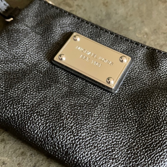 NWOT Michael Kors Small Black Wristlet - Picture 6 of 15